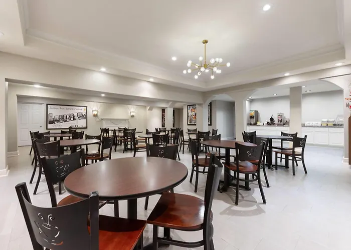 Super 8 By Wyndham New Orleans