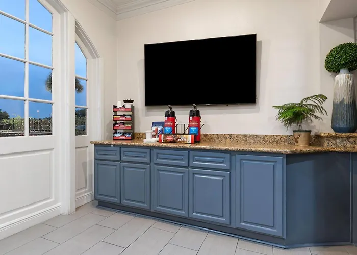 Super 8 By Wyndham New Orleans